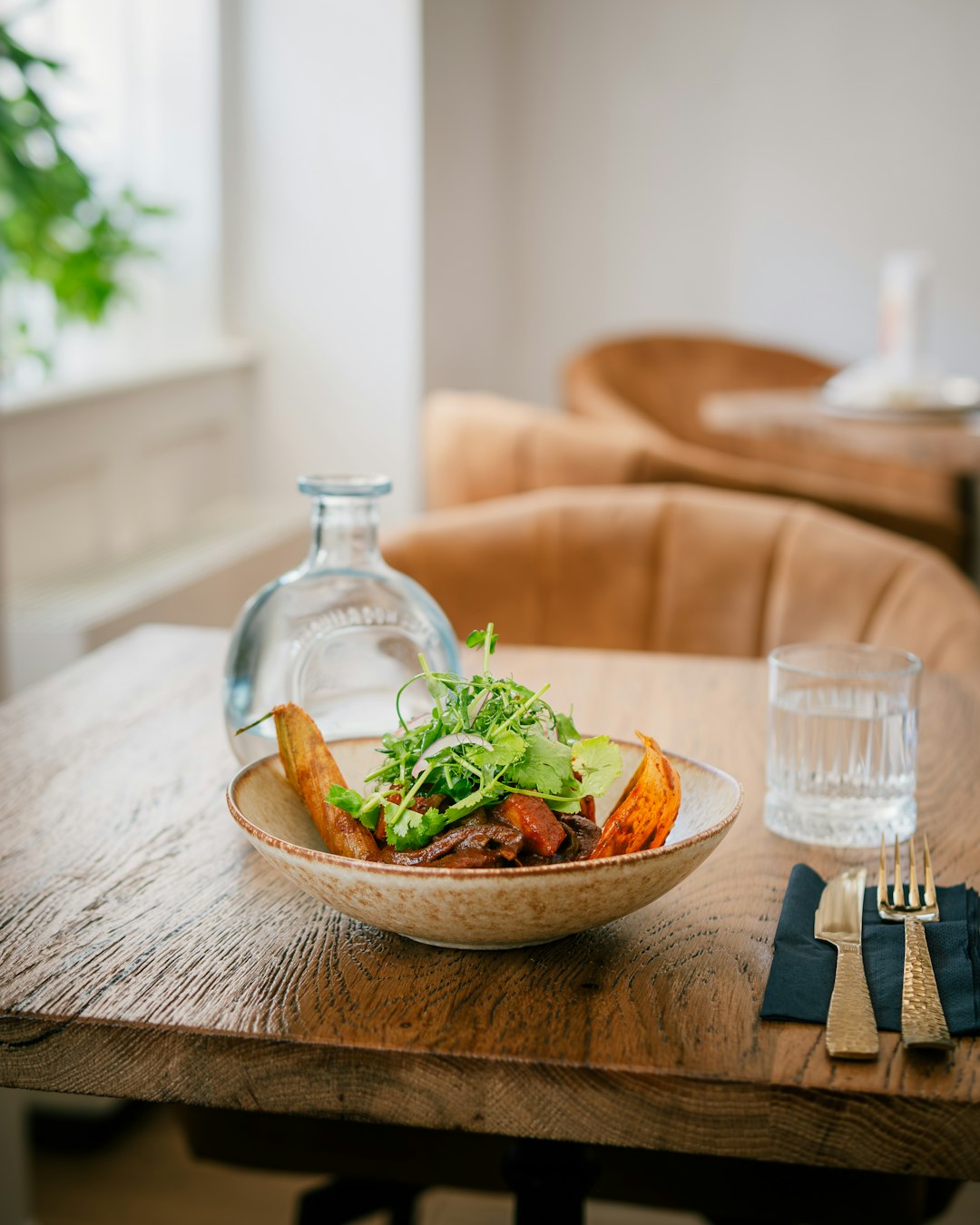 a-wooden-table-topped-with-a-bowl-of-food-rlmp1ndmnpu